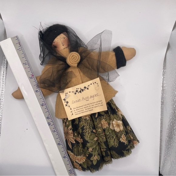 Vintage handmade collectible Bittersweet Autumn Aunt Agnes Doll. Cloth. Signed - Picture 9 of 11
